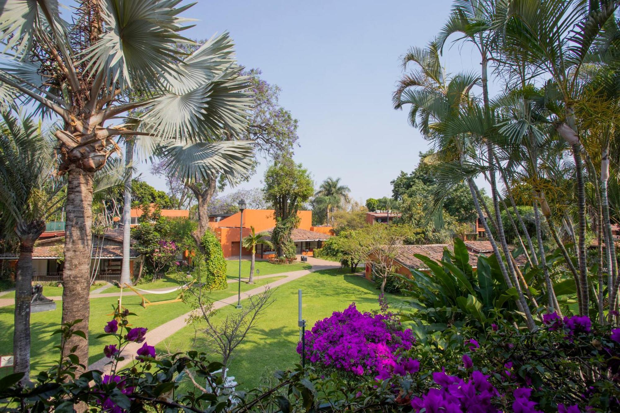 Hosteria Las Quintas Hotel Restaurante Bar Cuernavaca Exterior photo View of the campus