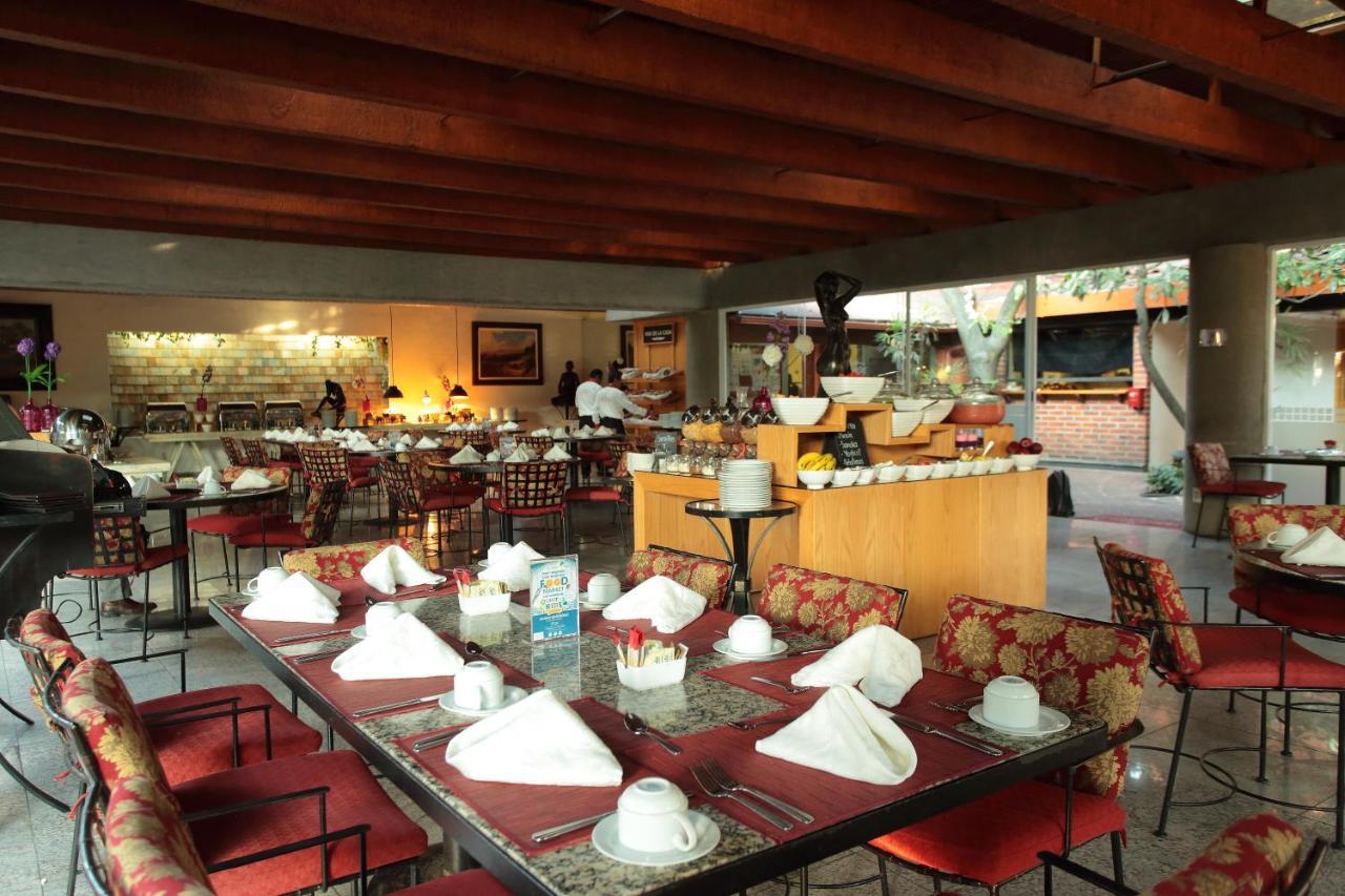 Hosteria Las Quintas Hotel Restaurante Bar Cuernavaca Exterior photo The restaurant at the hotel